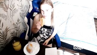 European Amateur Needs Breakfast to Have the Energy to Study and Masturbate Her Cunt
