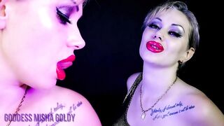 2 pairs of seductive lips - Double force of attraction!