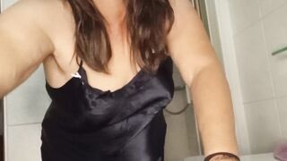 Black negligee & a hawt shower...