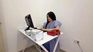 La enfermera hot examina mi gran polla con una mamada increíble - POVLATINOX