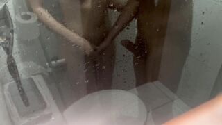 Que rico es bañarme con mi mejor amiga!!