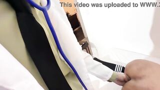 My 24cm proctologist came to do a routine exam and ended up putting his hand on my big butt and even put his huge penis all the way inside me.