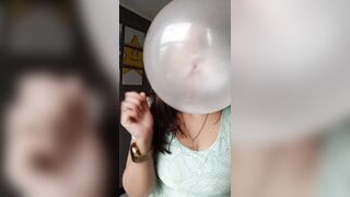 Bubblegum Close up Chew & Blow - Bunny Looner