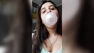 Bubblegum Close up Chew & Blow - Bunny Looner