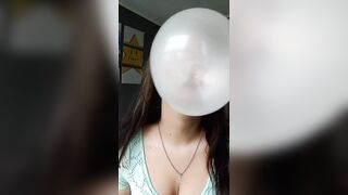 Bubblegum Close up Chew & Blow - Bunny Looner