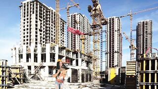 Constructor Falls Into a Gap and Becomes Giant