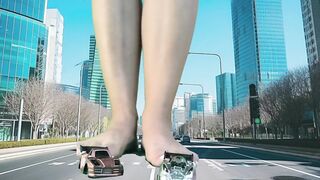 Constructor Falls Into a Gap and Becomes Giant
