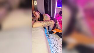 HOT TATTOO HOTTY PERFORMS DEEPTHROAT ACTION