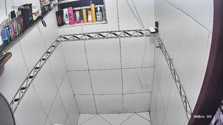 I installed a security camera in the bathroom to catch my stepdaughter exposed!