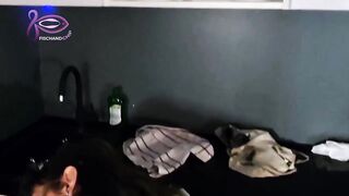 Porno italiano gratis Donna delle pulizie scopata duramente squirta in cucina ( dialoghi italiano)