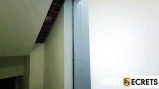 THE HOMEOWNER'S GIRLFRIEND ASKS ME TO FUCK HER BECAUSE HER BOYFRIEND DOESN'T SATISFY HER PROPERLY