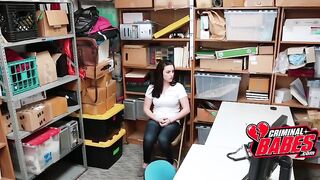 Shoplyfter Raven Reign Sucks And Fucks To Avoid Arrest
