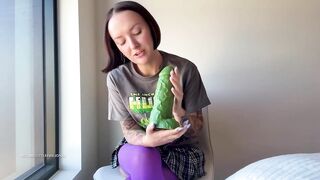 Incredible hulk takes Australian Evie Jones' constricted vagina