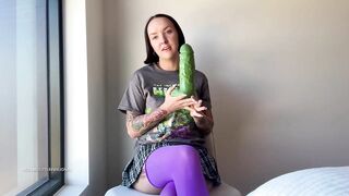 Incredible hulk takes Australian Evie Jones' constricted vagina