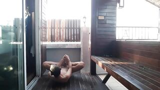 STRAIGHT EXHIBITIONIST SHOWS OFF A MOIST ASS