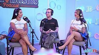 HAWT FFM THREESOME HEATS UP IN FRONT OF THE CAMERA: They pound her vagina hard with the drill until she cums and shakes