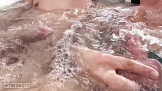 Big ass received a giant ejaculation in jacuzzi!