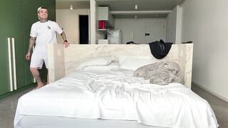 My straight friend invited me to his house.