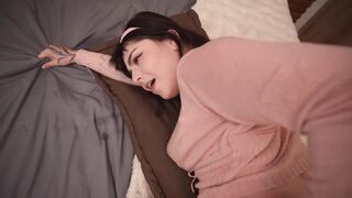 Hot stepsister can't stand the urge to screw stepbrother sharing a couch