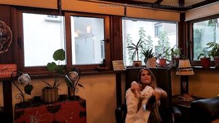 Melissa Johnson Striptease in Tight Jeans and Butt Plug