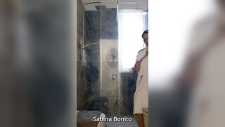 Guardami mentre mi faccio la doccia e mi tocco la figa – voglio che mi vedi tutta bagnata e nuda mentre vengo per te