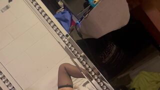 STRETCHING MY TIGHT VAGINA HMMM…