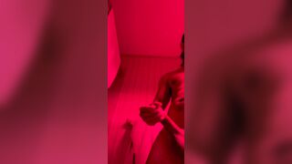 ??RED-ROOM MORNING WOOD ? I need a priceless oral job