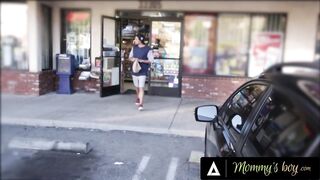 Delivery Dude Gets Drilled By a Hot Cougar