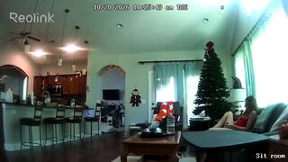 Camera catches MILF playing with twat on daybed