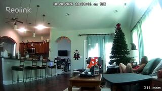 Camera catches MILF playing with twat on daybed