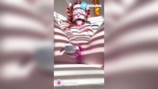 Sunshine Hotty Cums erect