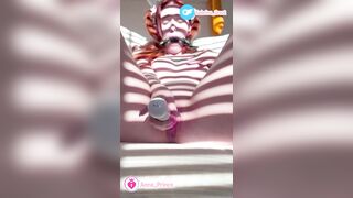 Sunshine Hotty Cums erect