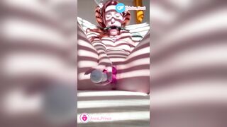 Sunshine Hotty Cums erect