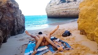 Sexo selvagem em praia com passagem de barcos
