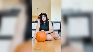 Thicc Thighs Seal This Pumpkin's Fate!