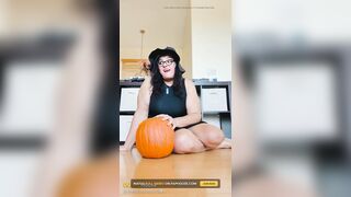 Thicc Thighs Seal This Pumpkin's Fate!