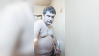 Jato de urina caiu no meu olho dentro do banheiro