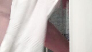 My body under the shower (10) with one testicle