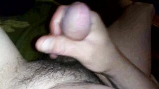 Masturbe (390) with one testicle