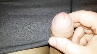 Masturbe (272) with one testicle
