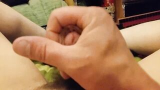 Masturbe (191) with one testicle