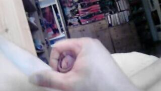 Masturbe (31) with one testicle