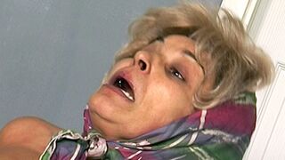 Grandma’s first orgasm with a young knob