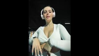 Gym Lip-Sync in My White Set ?