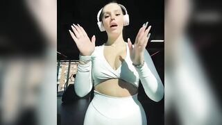 Gym Lip-Sync in My White Set ?