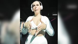 Gym Lip-Sync in My White Set ?