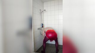 Pantyhose and incontinence trousers in the shower