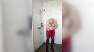 Pantyhose and incontinence trousers in the shower