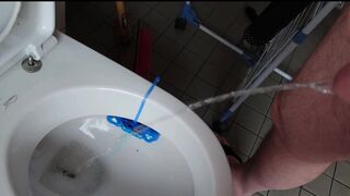 Volle Blase am Morgen ** Pissen **