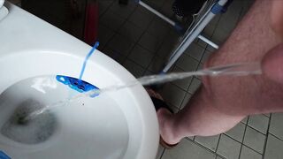Volle Blase am Morgen ** Pissen **